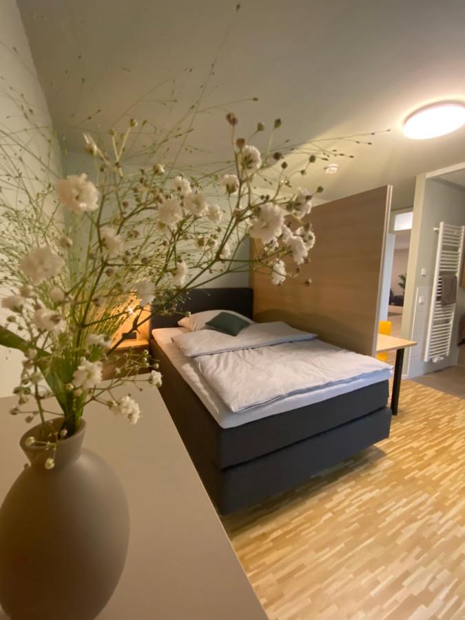 B&B Kirchheim unter Teck - Con4rent Business Hotel plus - Bed and Breakfast Kirchheim unter Teck