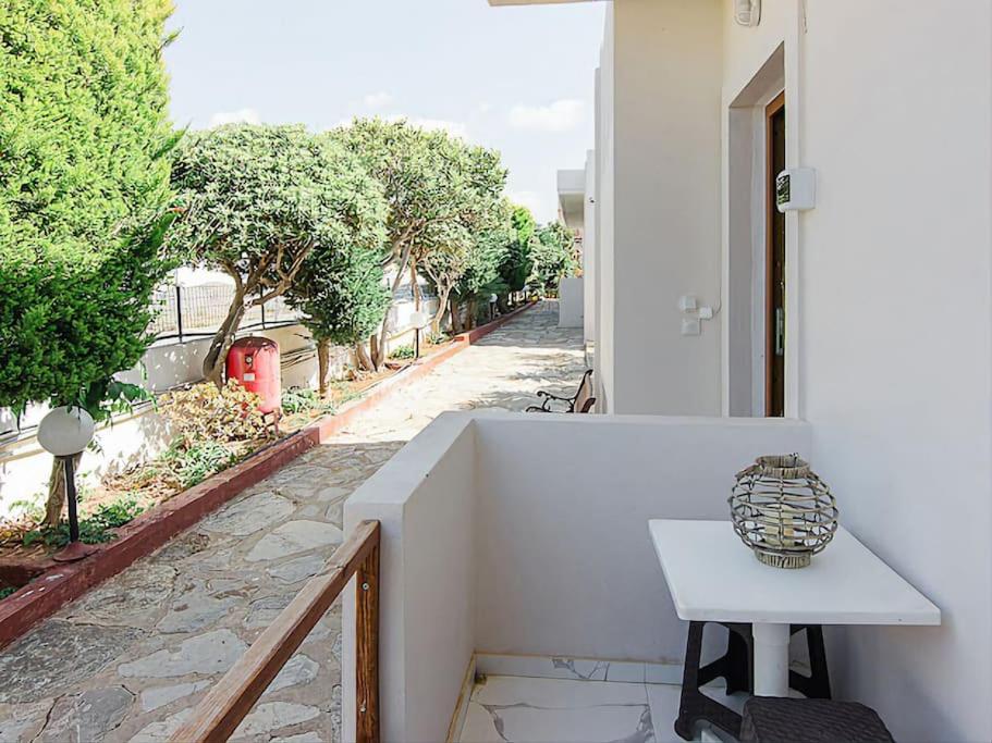 B&B Hersonissos - Hersonissos Modern One Bedroom Apartment Beachside - Bed and Breakfast Hersonissos