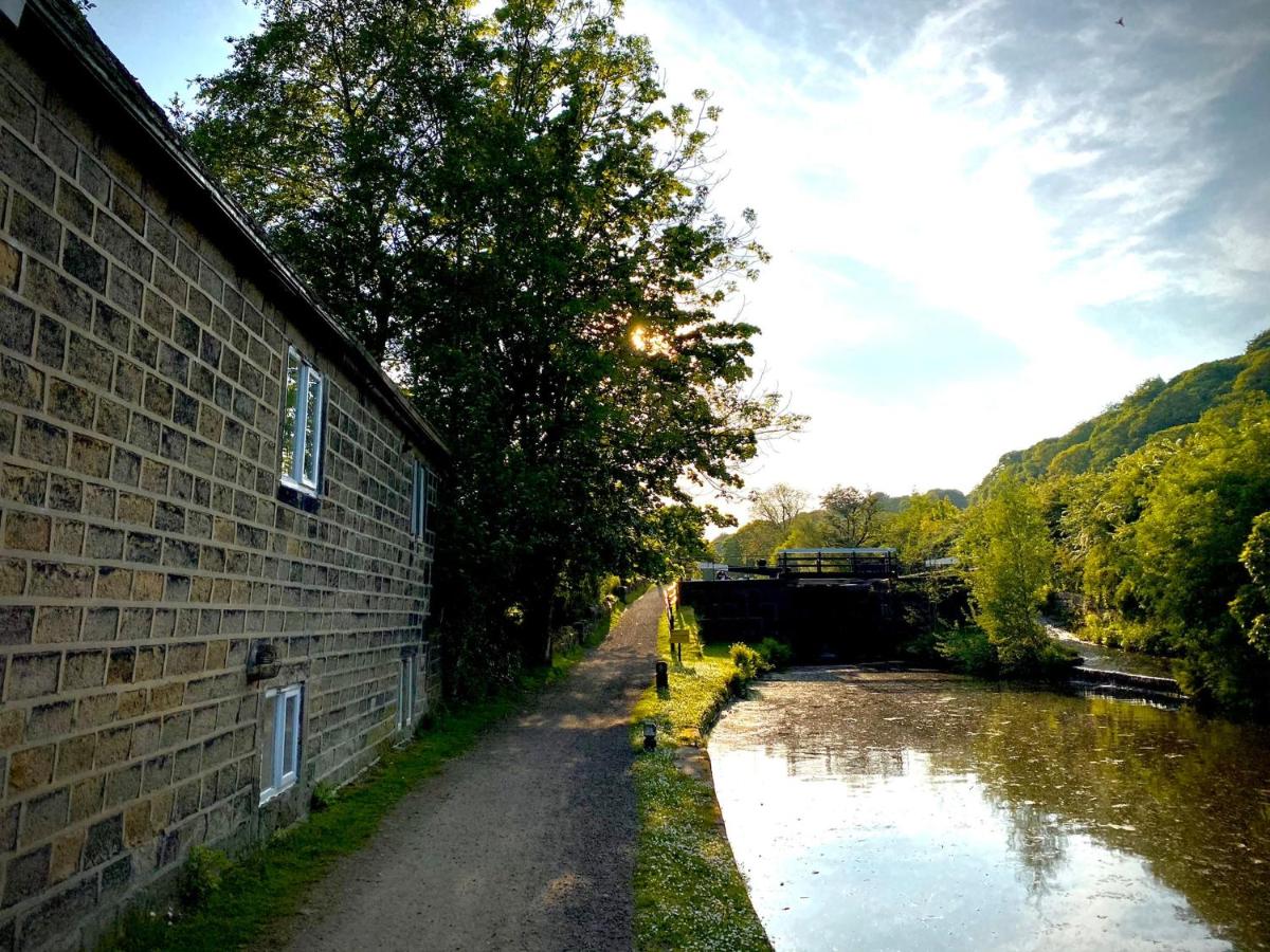 B&B Hebden Bridge - Cosy cottage with a canal view - Bed and Breakfast Hebden Bridge