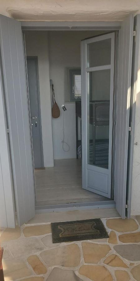 Rosanna kite apartments by the sea & pool with sunset - B&B
