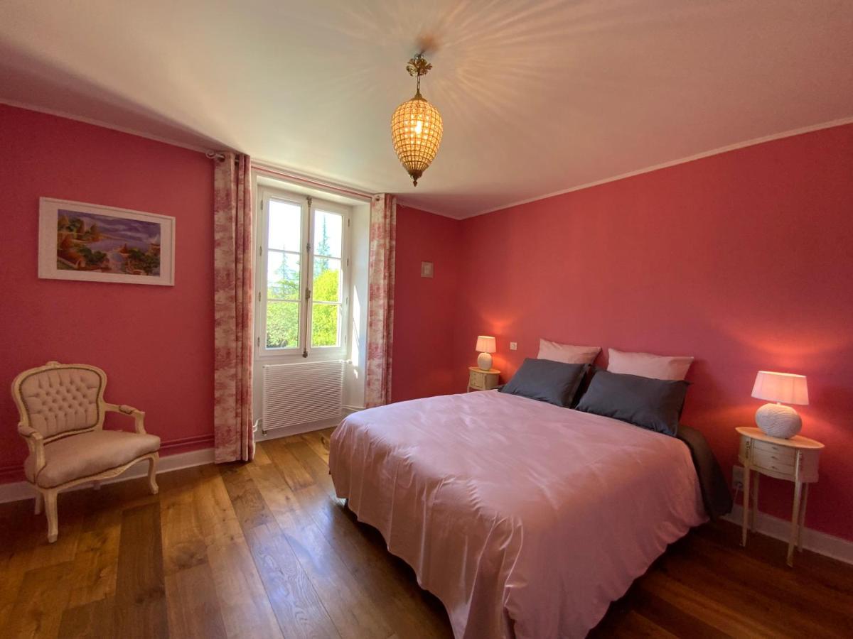 Kamer met Queensize Bed en Uitzicht op het Zwembad