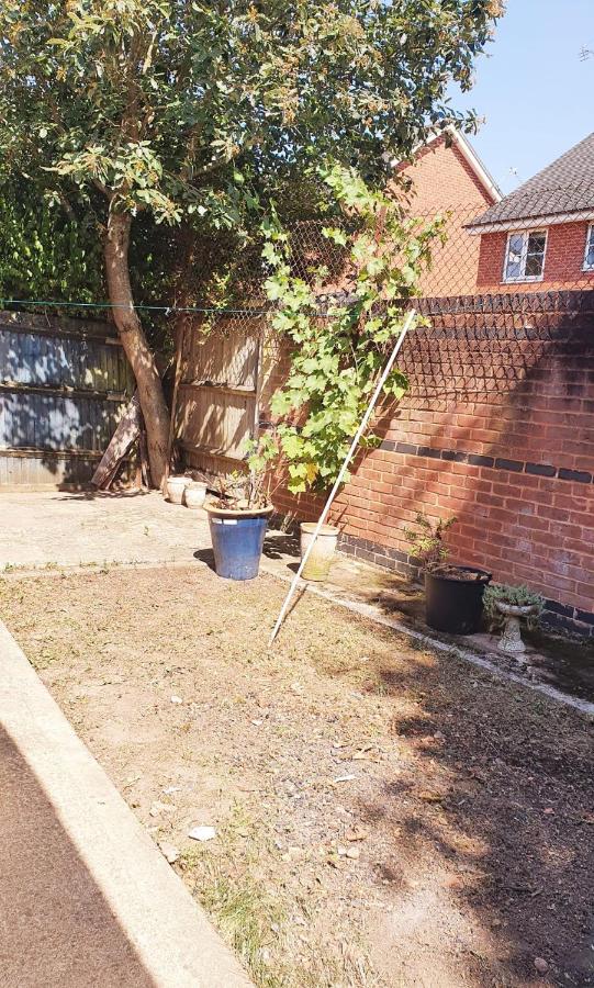 Comfy Apartment Near Shops & Station - B&B Slough