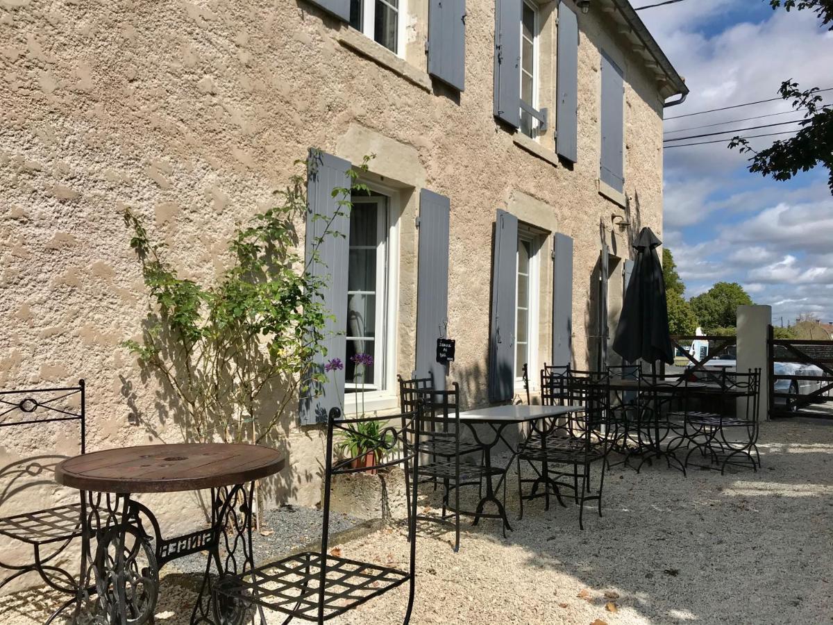 B&B Aulnay - Le Relais D'Aulnay - Bed and Breakfast Aulnay