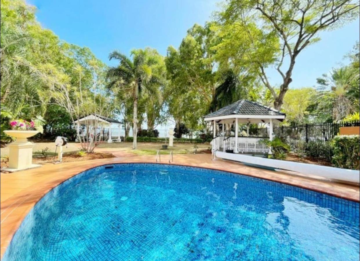 Willow Garden Stays Cairns - Beachfront 4 Bedroom Luxury Holiday Home - Ferienwohnung Kewarra Beach