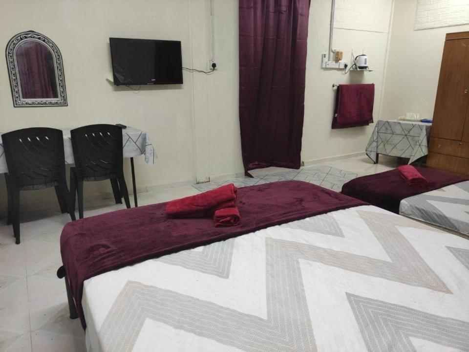 B&B Kuala Terengganu - CiTY Roomstay Budget Midtown Kuala Terengganu 2queen beds - Bed and Breakfast Kuala Terengganu