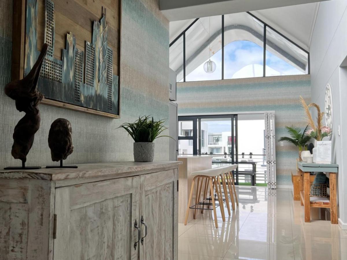 Azure 213 - Luxury 2 Bedroom Apartment - B&B
