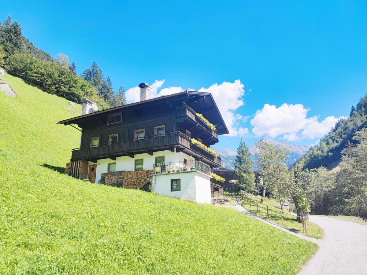 B&B Mayrhofen - Pretty Holiday Home in Mayerhofen with Balcony - Bed and Breakfast Mayrhofen