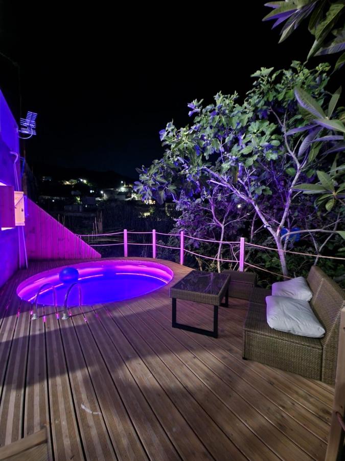 Aprosmeno Jacuzzi House 3 With Private Pool - Bed and Breakfast