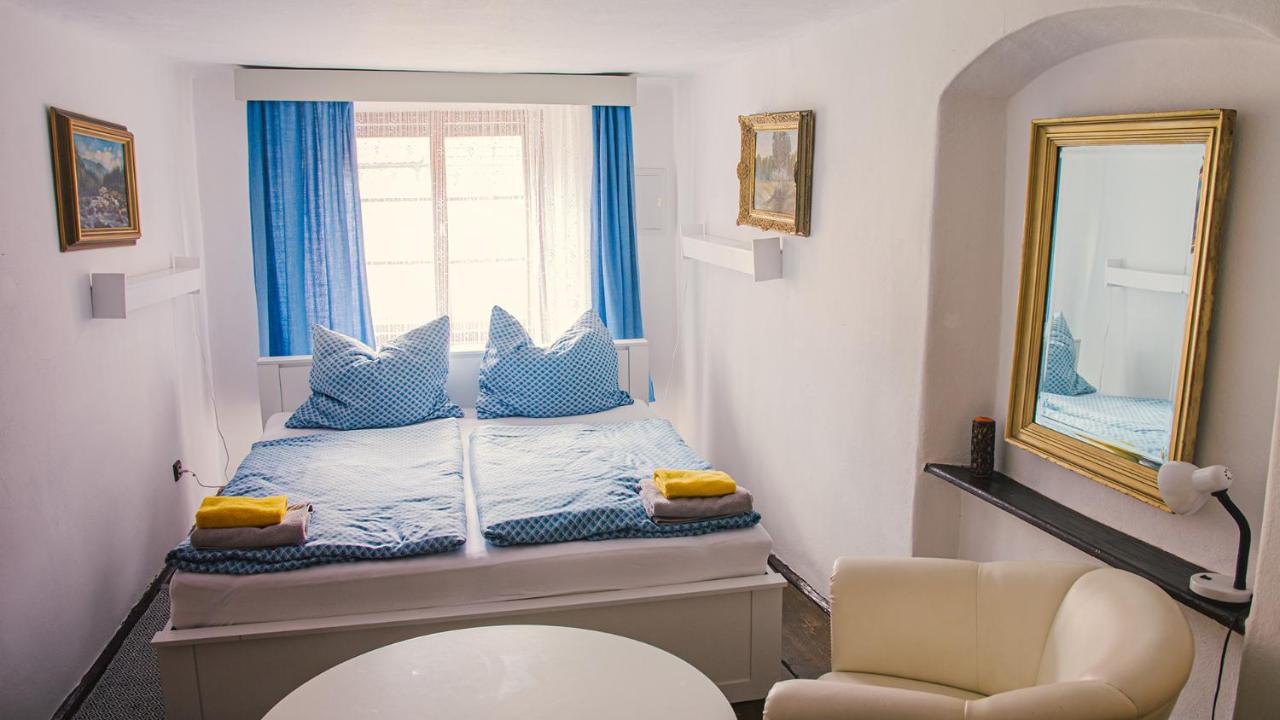 Doppel- oder Zweibettzimmer