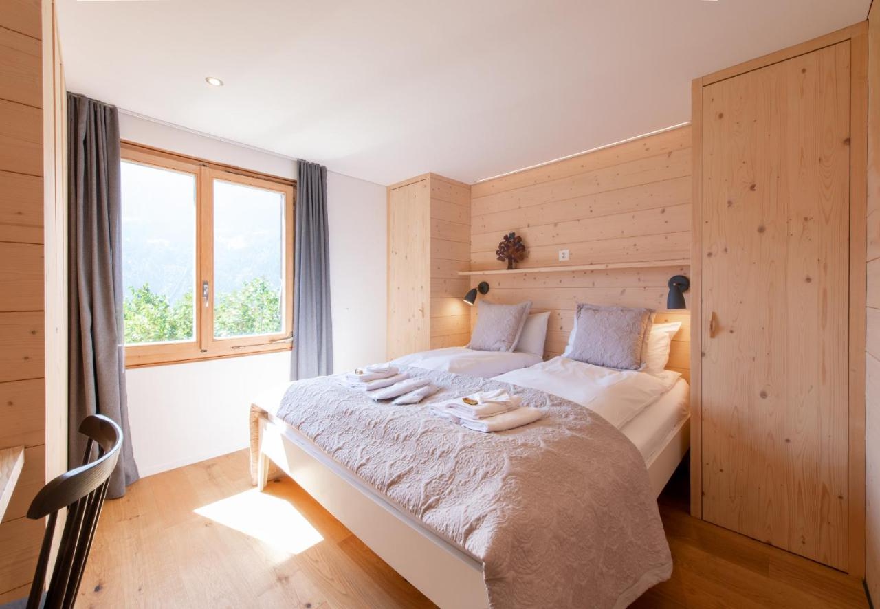 Apartment with Mountain View
