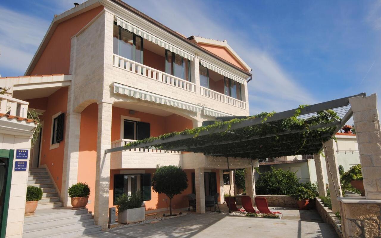 Seaview Luxury Apartment "Lucy" with terrace & vintage summer kitchen - Ferienwohnung Trogir