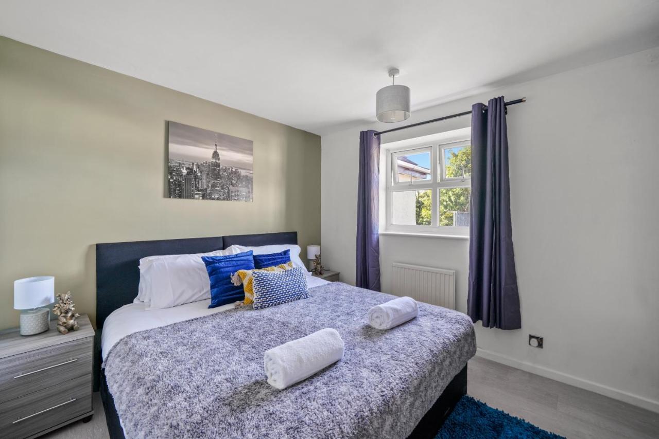 B&B Nuneaton - BridgeCity Cheerful 3 bedroom home in Nuneaton - Bed and Breakfast Nuneaton