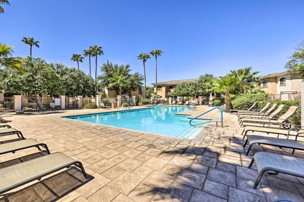 Sunny First-Floor Phoenix Condo with Community Pool - B&B