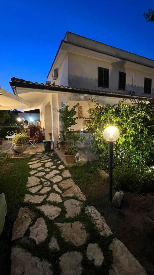Villa Anna GuestHouse - Salento Airport Stay & Free Parking - Chambres d'hôtes Brindisi