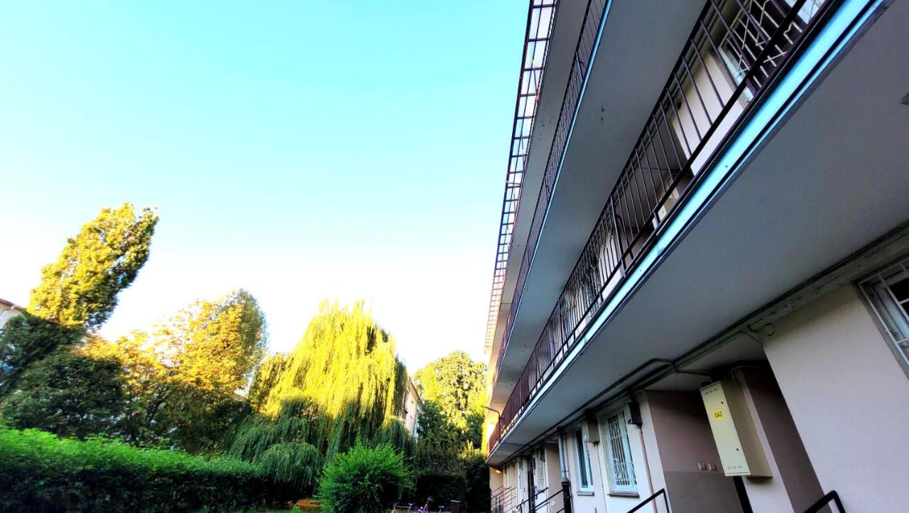 Great Life - apartment next to metro station - B&B Warsaw