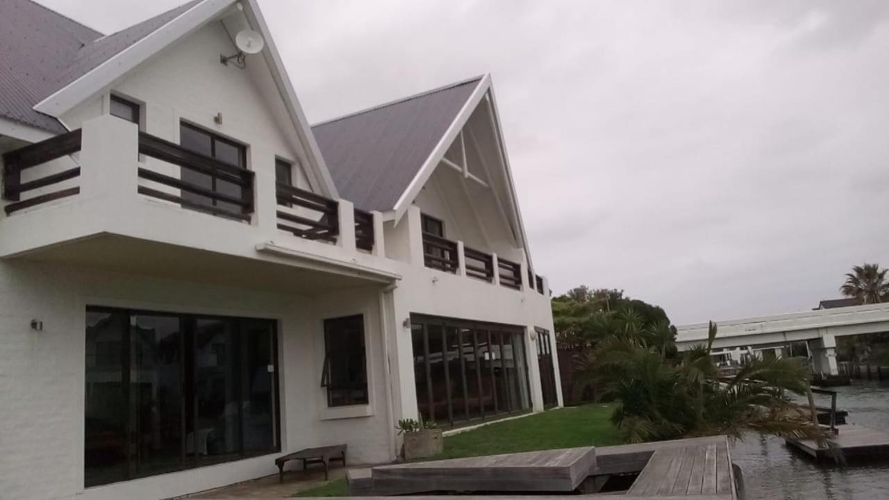 St Francis Bay House On The Canal - B&B St Francis Bay