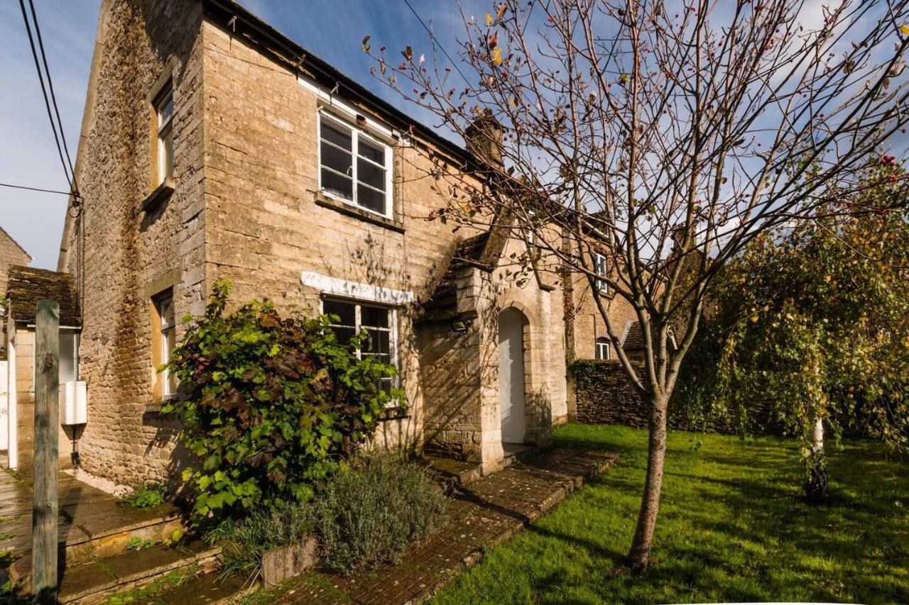 B&B Tetbury - Lovely Cosy Stone Cottage in Tetbury Cotswolds - Bed and Breakfast Tetbury