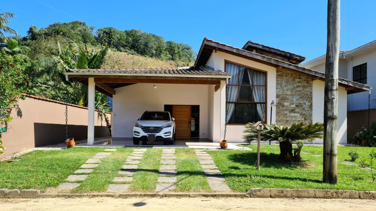 Linda Casa em Ubatuba Condomínio Fechado - Bed and Breakfast Ubatuba