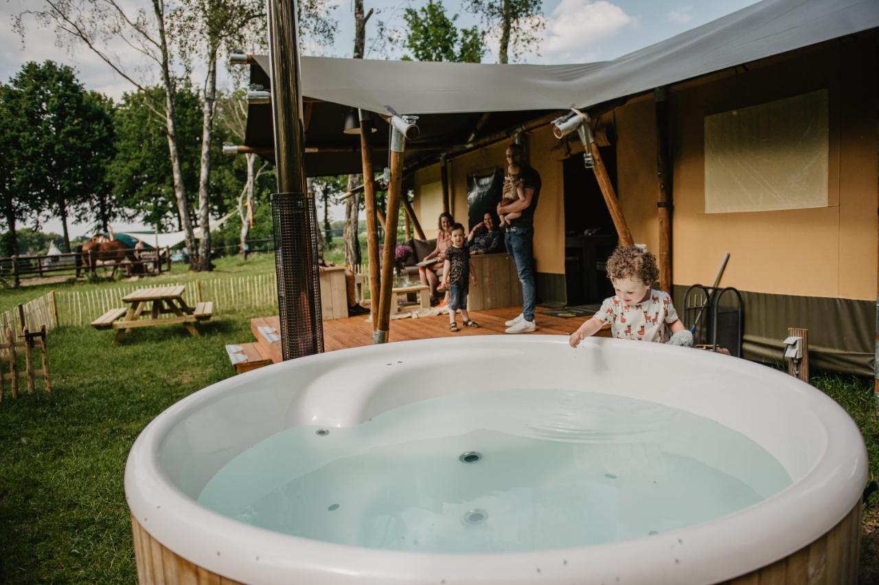 B&B Bladel - Luxe Glamping lodge met hottub - Bed and Breakfast Bladel