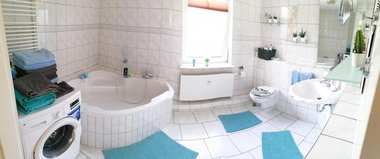 Schöne Große Wohnung, Terrasse, Kamin, Parkplatz, 2 Schlafzimmer - Chambres d’hôtes