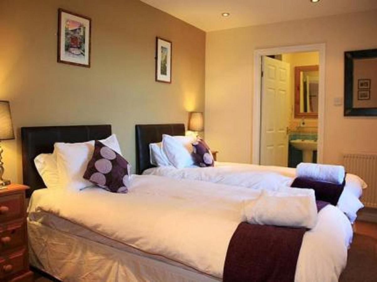 Twin Room with Private Bathroom