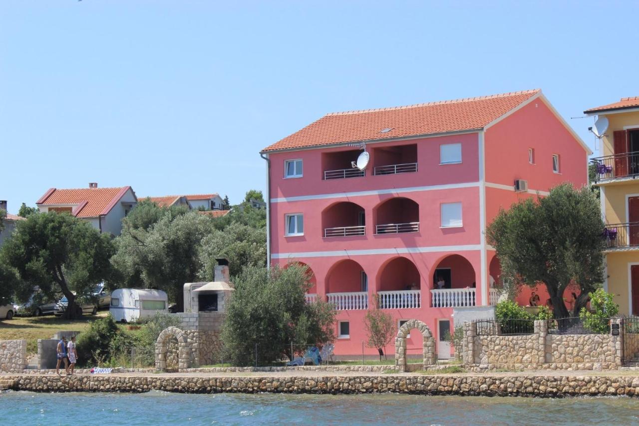 Apartments Marija - Maslenica - first line to the sea - Ferienwohnung Maslenica