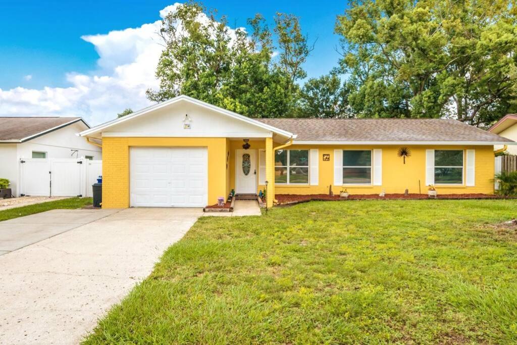 Cozy Family Home in Tampa with Private & Heated POOL, Pool table and Kids Play Area - B&B