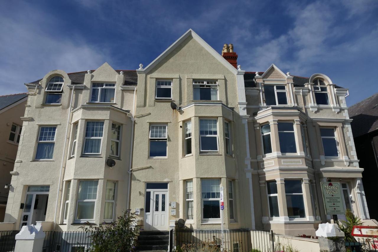 ShellSeekers Holiday Apartment, Llandudno - B&B