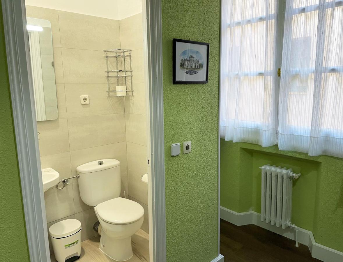 Zweibettzimmer mit eigenem Bad