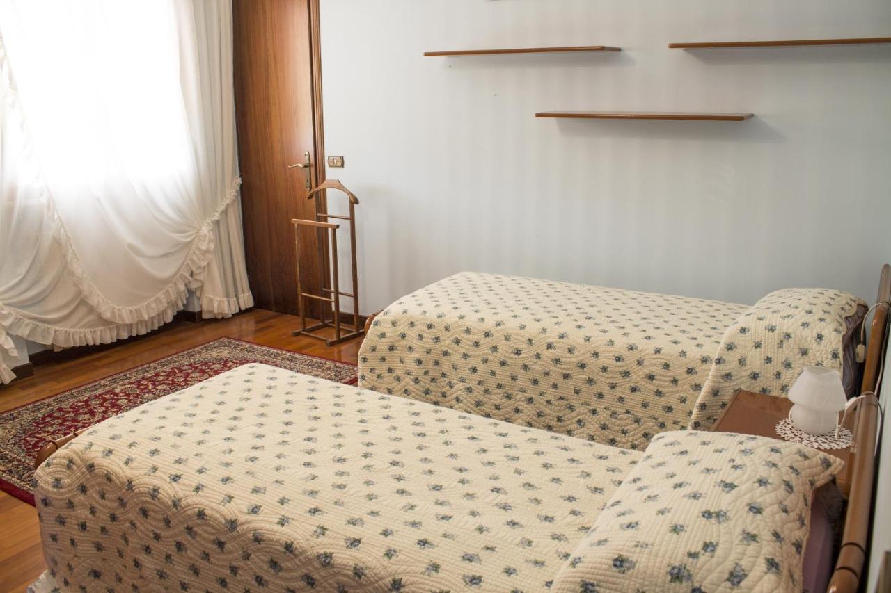 Chambre Double ou Lits Jumeaux avec Salle de Bains Privative Externe
