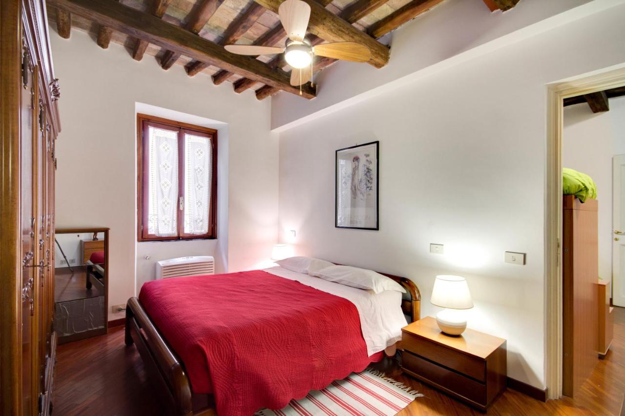 Stunning Pantheon Apartment - B&B Roma