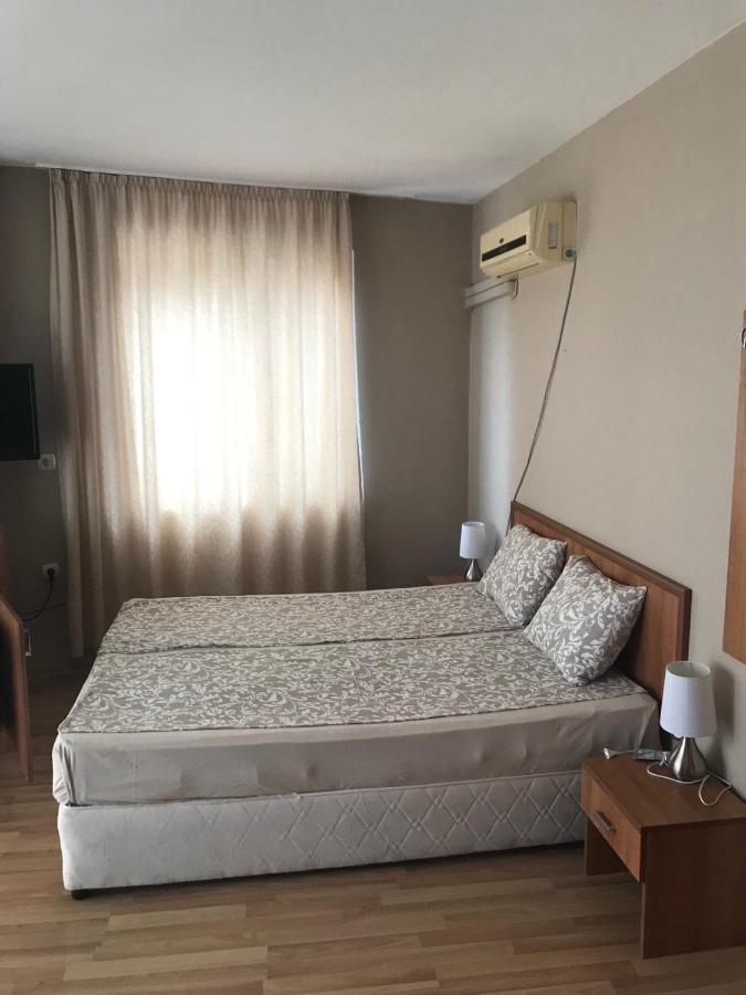 Camera Matrimoniale Deluxe (2 Adulti + 1 Bambino) 