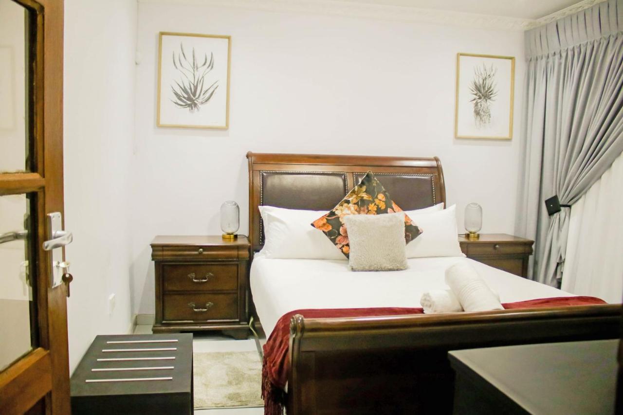 Queen Room with Pool View