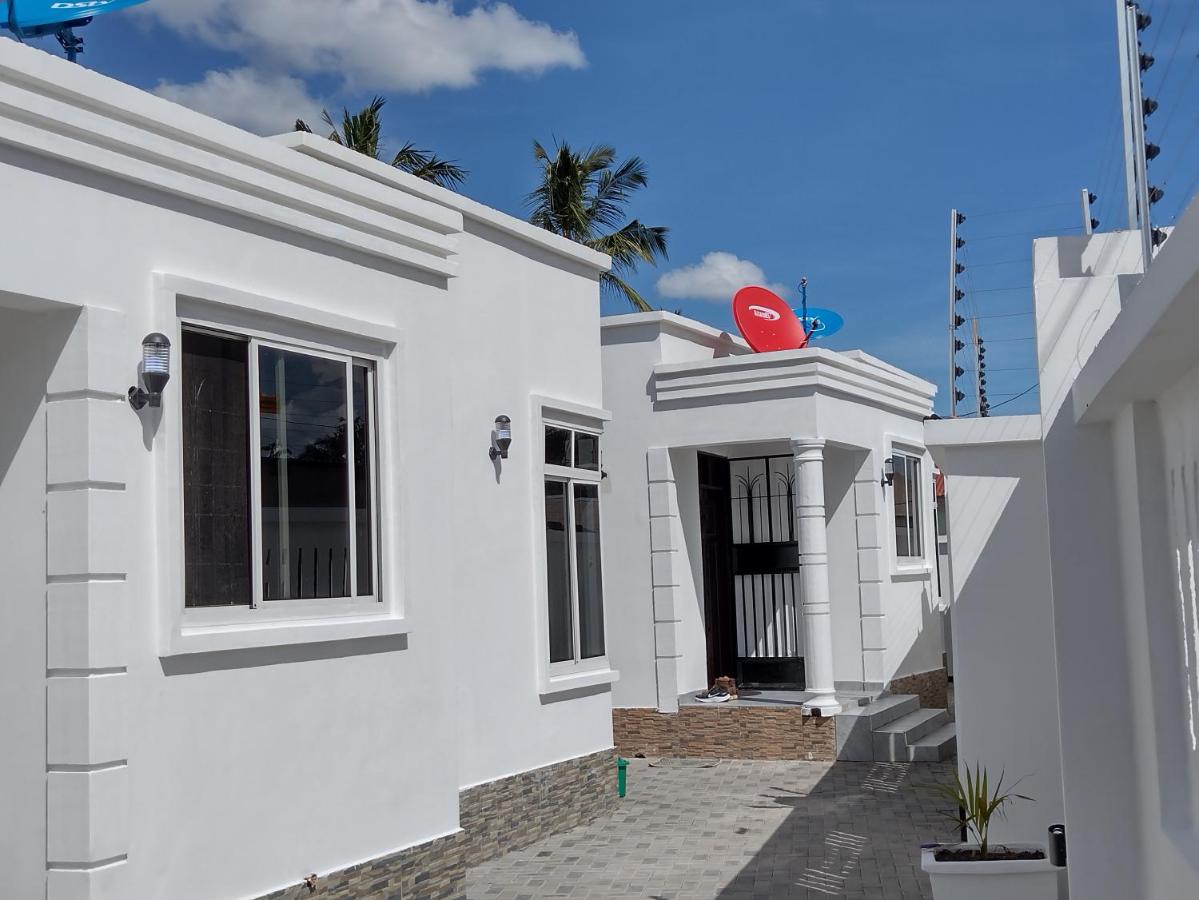 Mkamiti Villa - Airport Hotel with Free Shuttle - B&B