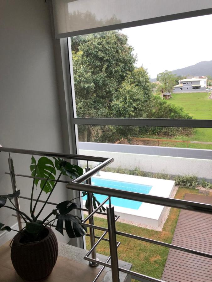 Casa Luxo com piscina a 500 metros da praia - Chambres d’hôtes Florianópolis