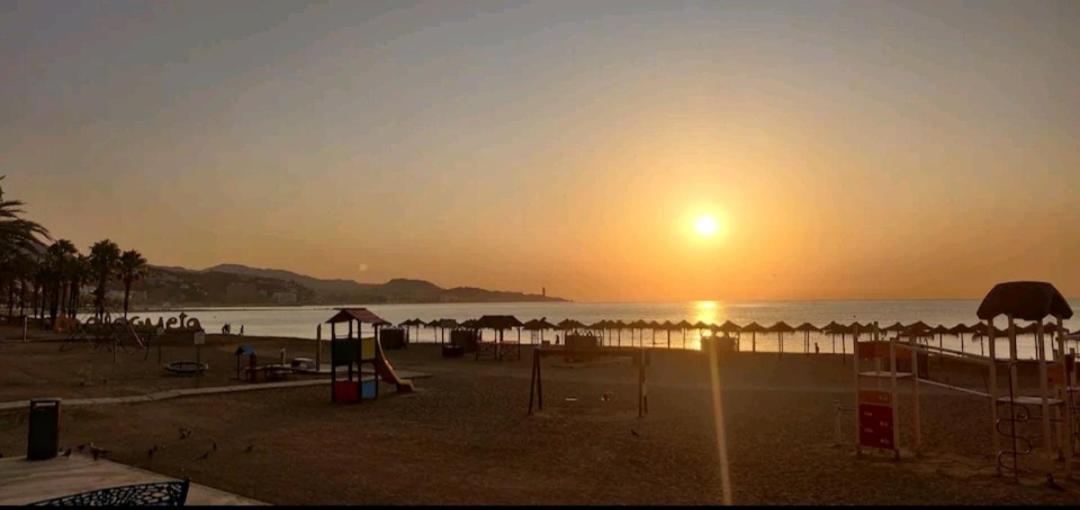 Beach Studio Apartment Playa Malagueta - Bed and Breakfast Málaga