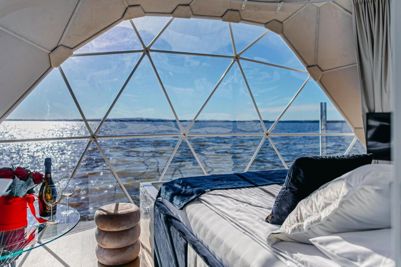 Houseboat Bubble with sauna, jacuzzi and massage chair