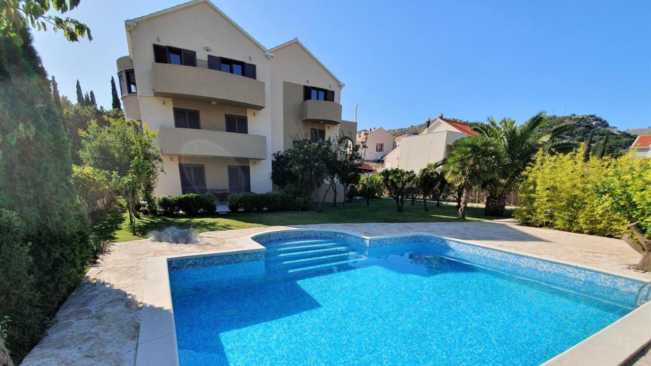 Palm Apartments with Swimming pool - B&B Mlini