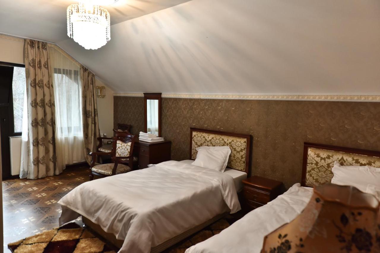 Deluxe Tweepersoonskamer met 2 Aparte Bedden en Balkon