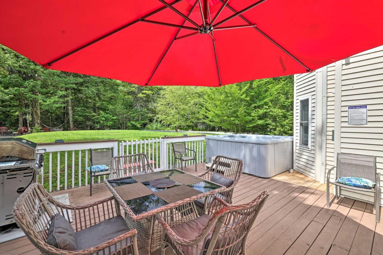 B&B Tobyhanna - Poconos Farms Escape with Fire Pit and Private Hot Tub - Bed and Breakfast Tobyhanna