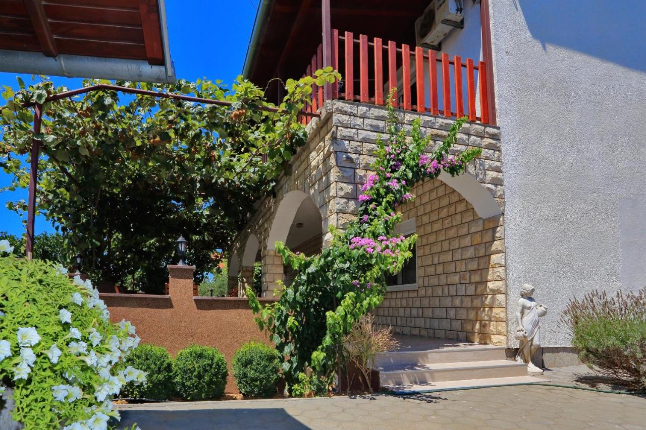 B&B Bibinje - Apartments with a parking space Bibinje, Zadar - 16155 - Bed and Breakfast Bibinje