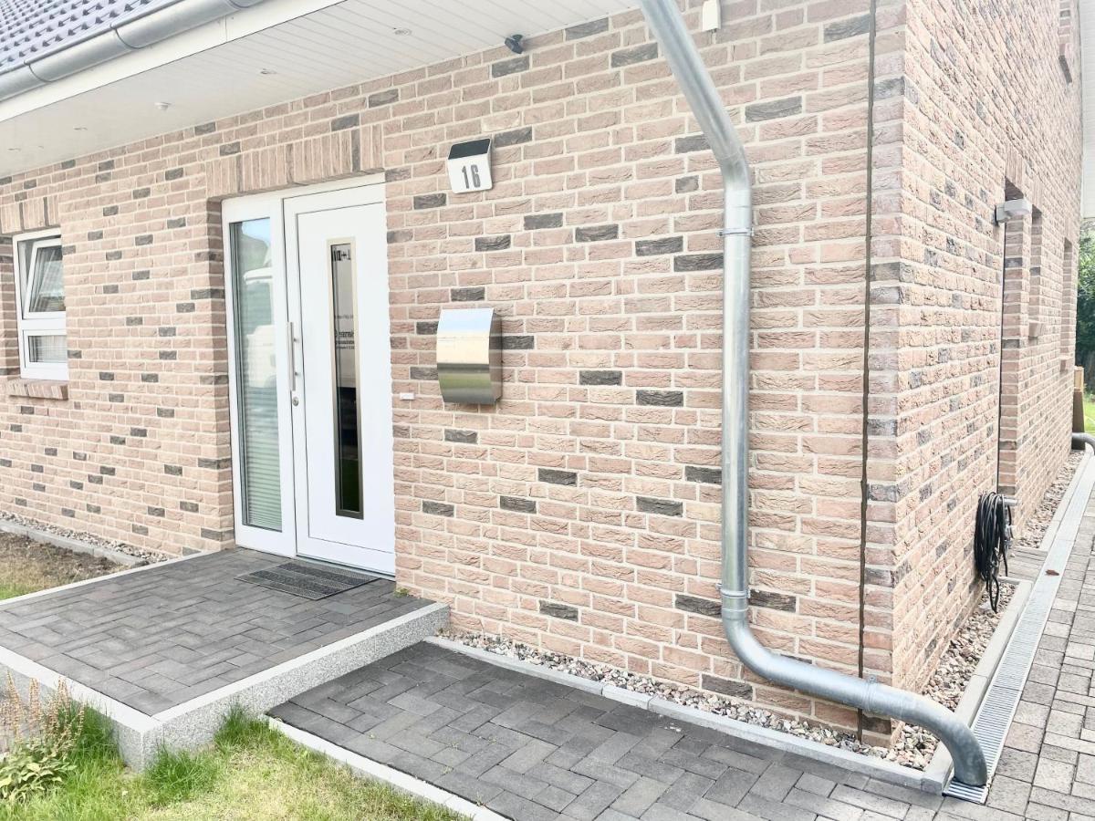 Modernes Neubau-Haus Lübeck - Garten, Terrasse, Parkplatz - Chambres d’hôtes Lübeck