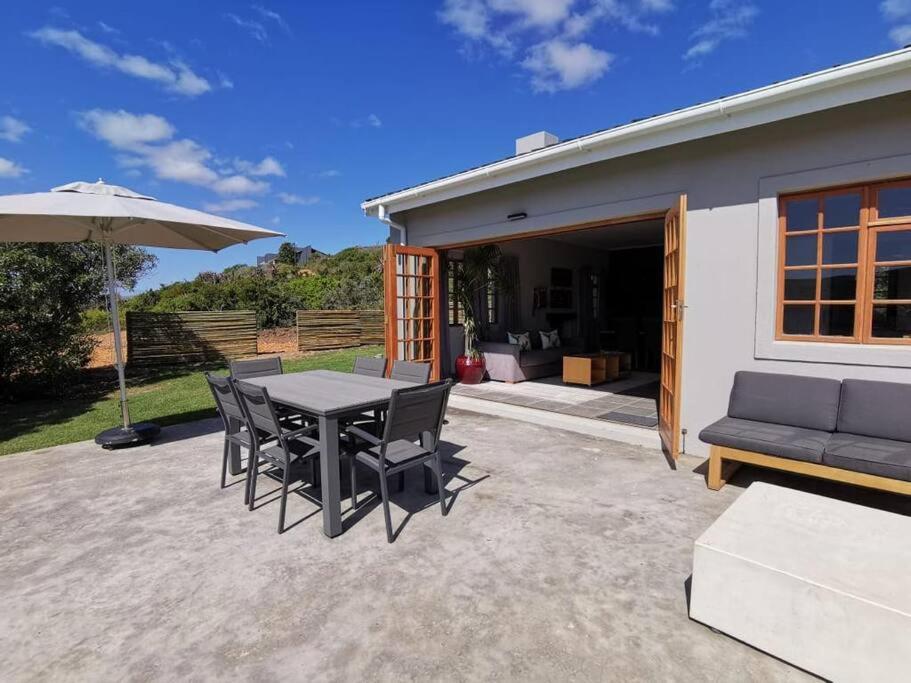 Living The Breede - Weaver Cottage - B&B