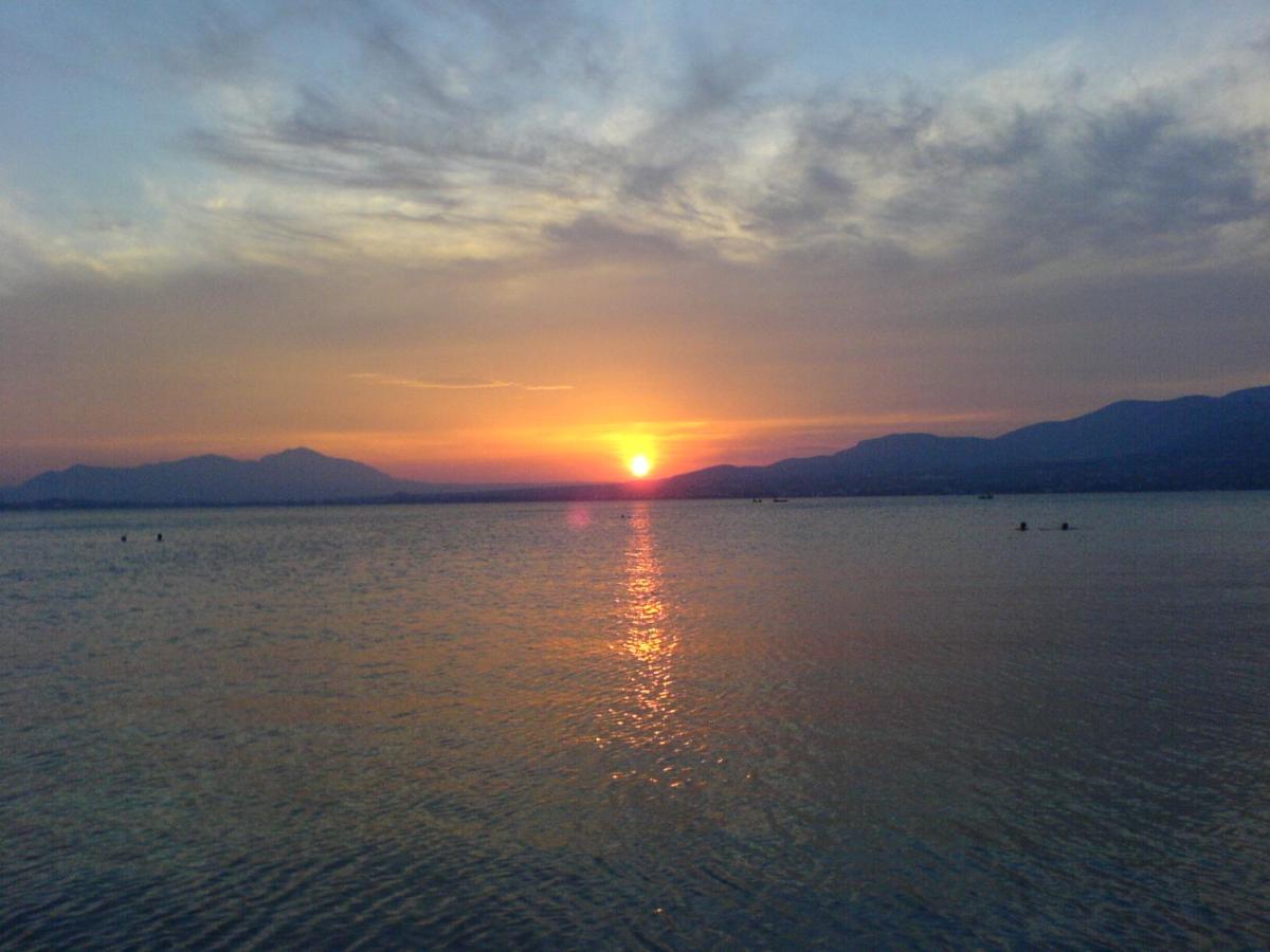 Beachfront 3-bedroom apartment - B&B Salamina