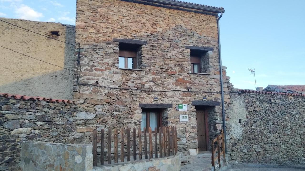 La Casa Rural de Alicia - Bed and Breakfast Bustares
