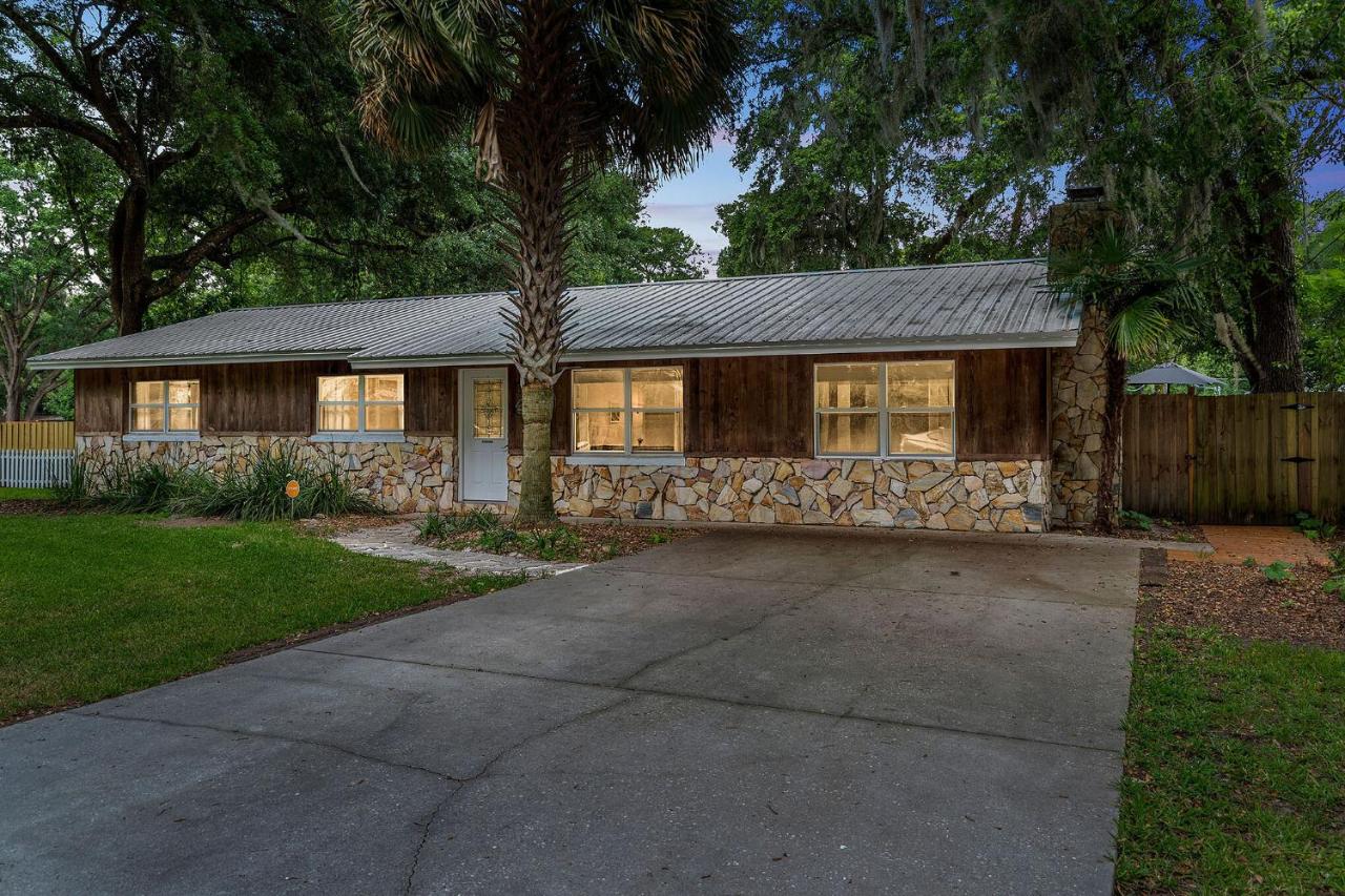 Charming Cottage With Pool Table 15 Min From WEC - B&B