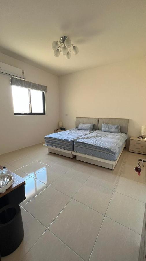Chambre Double ou Lits Jumeaux avec Salle de Bains Commune