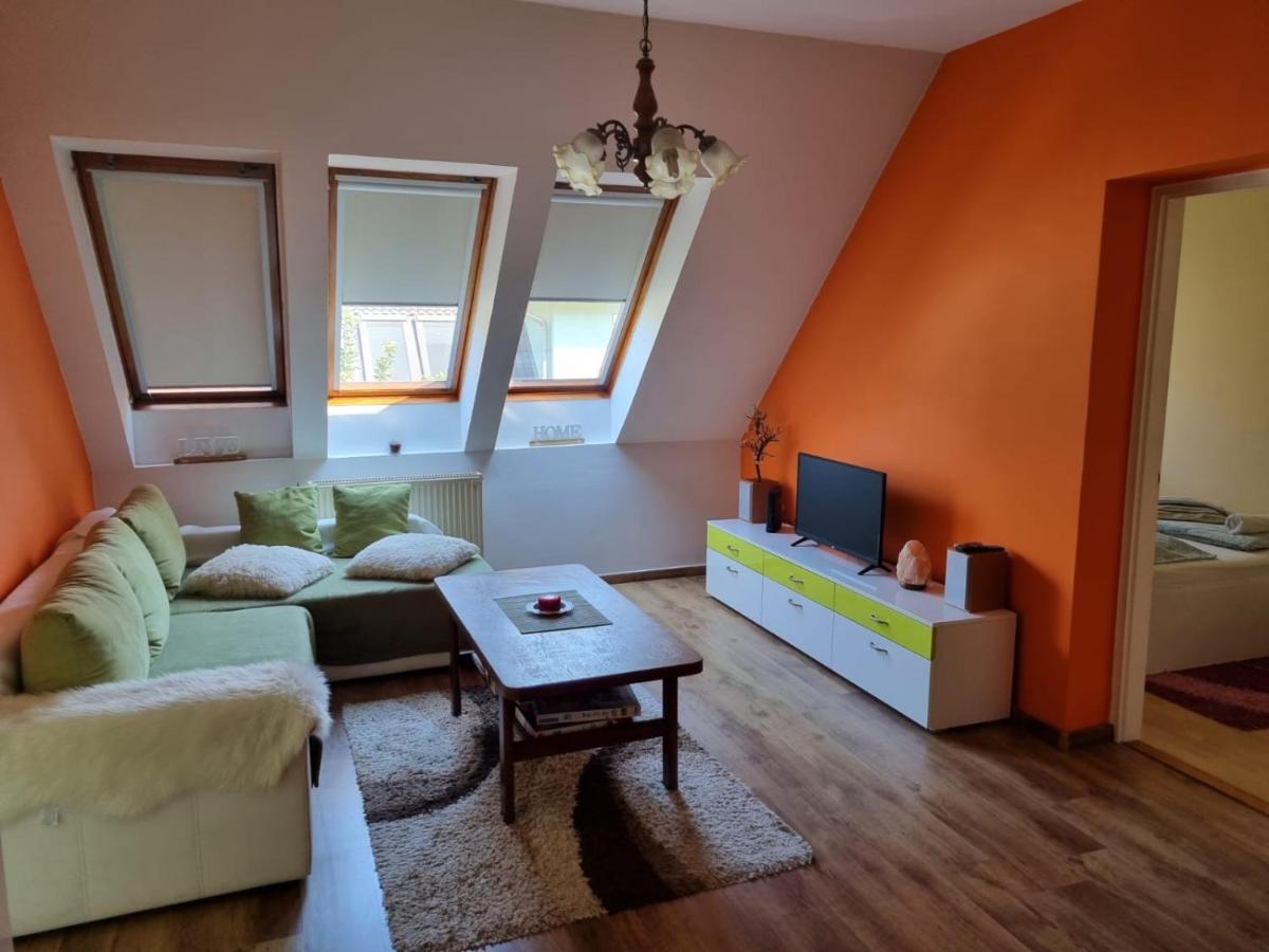 B&B Szegedin - Tudor Apartman - Bed and Breakfast Szegedin