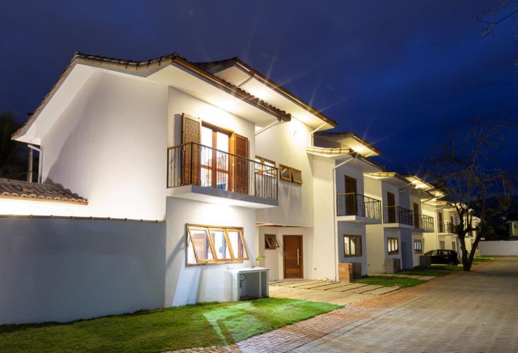 Casa Andorinha com 3 quartos com ar e piscina - B&B