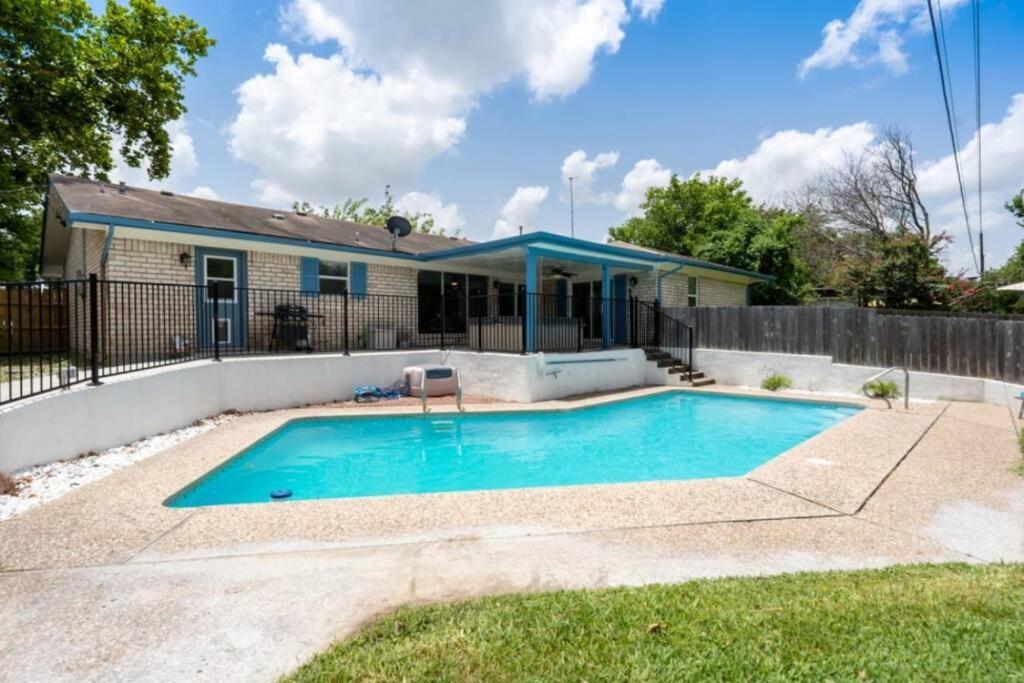 The Breezy Blue View with hot tub and pool - Chambres d’hôtes